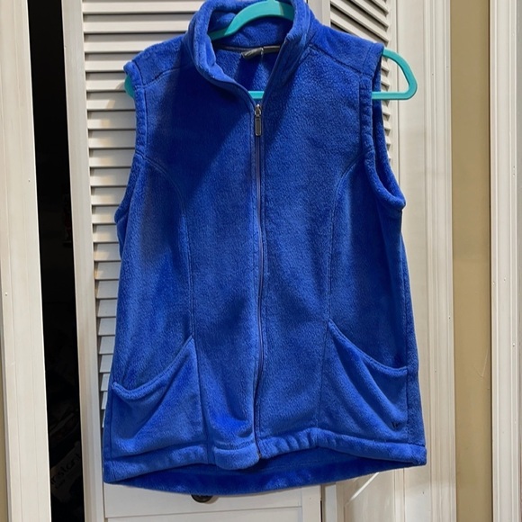 White Sierra Jackets & Blazers - WHITE SIERRA COZY FLEECE VEST NN